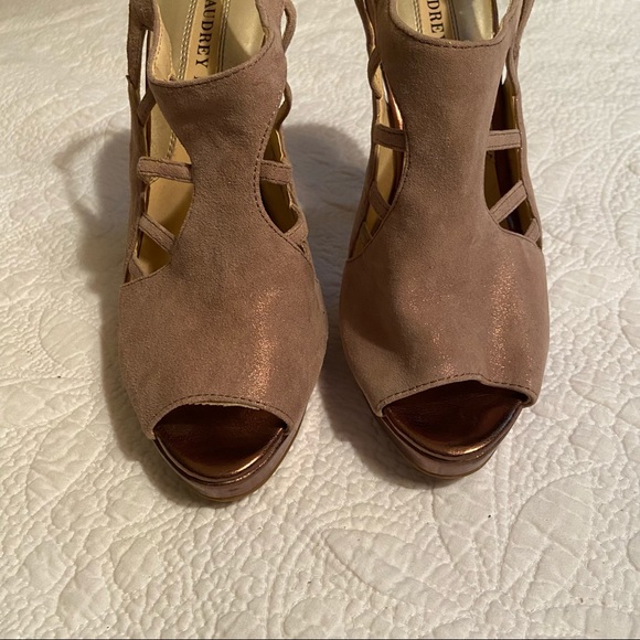 AUDREY BROOKE HEELS, Size 7 - Picture 10 of 13